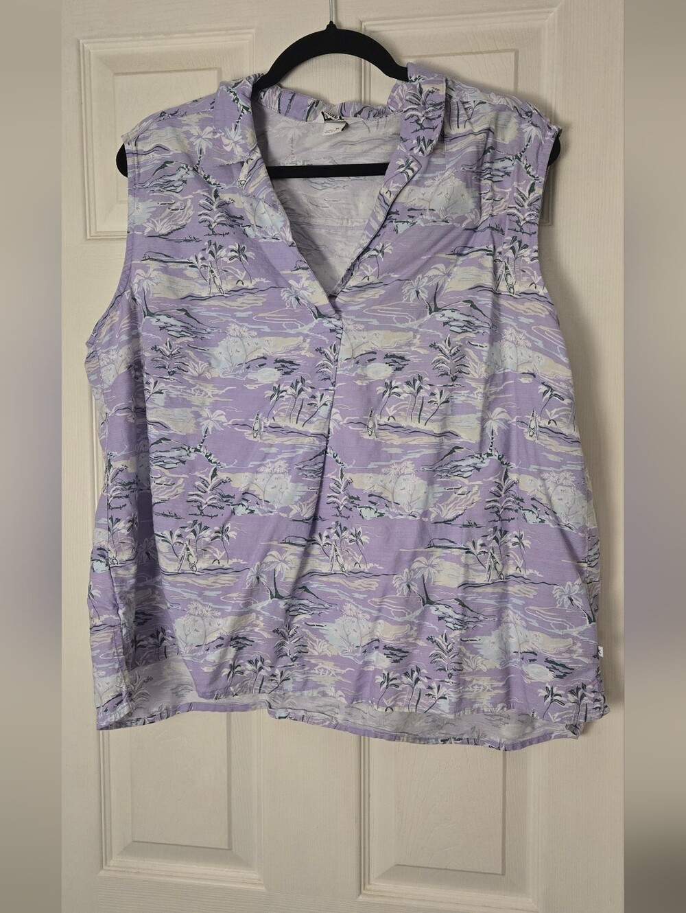 Eddie Bauer Sleeveless V-Neck Lavender Tropical Print Top